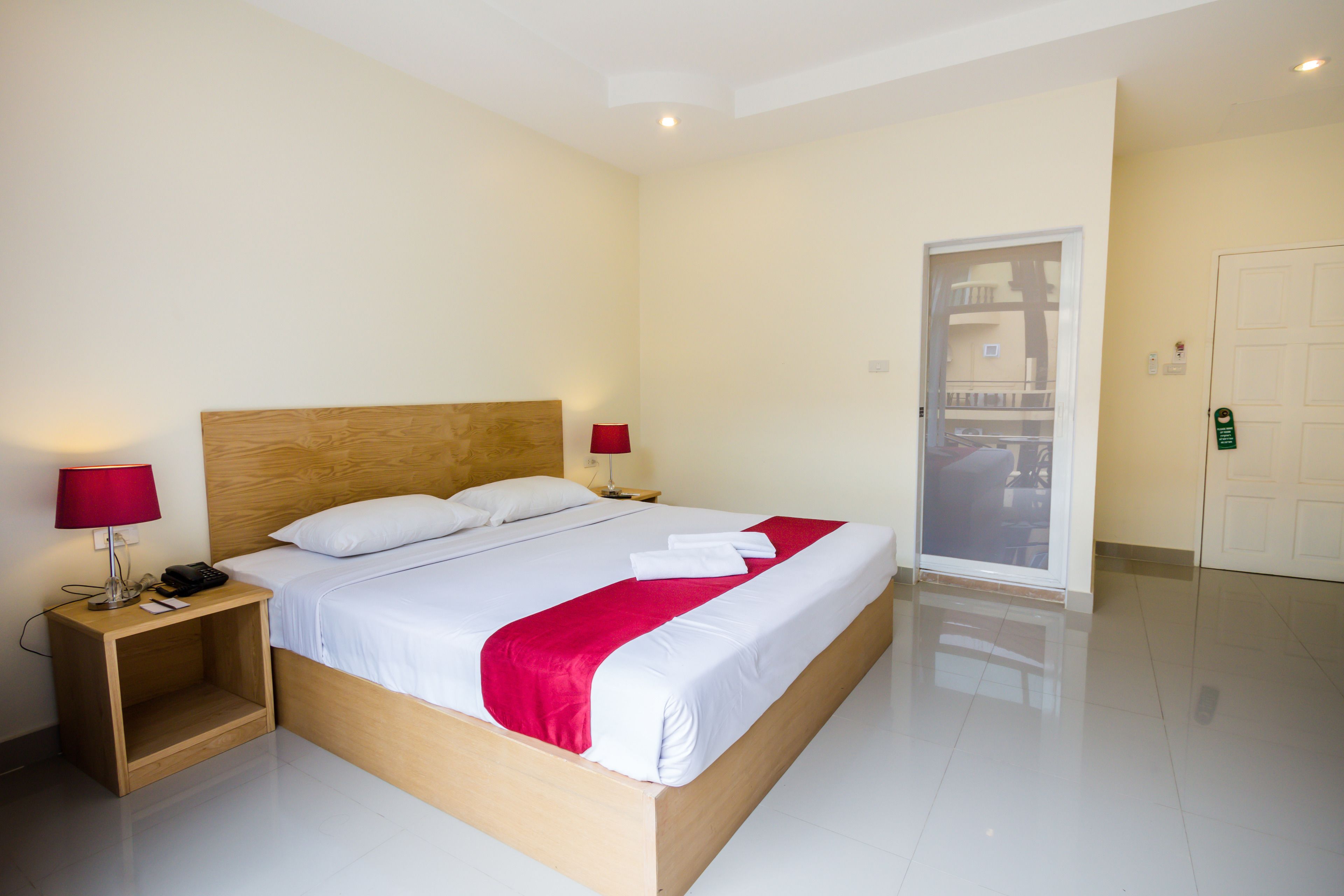 Deluxe Pool View Double Room | Coffres-forts dans les chambres, bureau, Wi-Fi gratuit