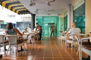 Coffee shop