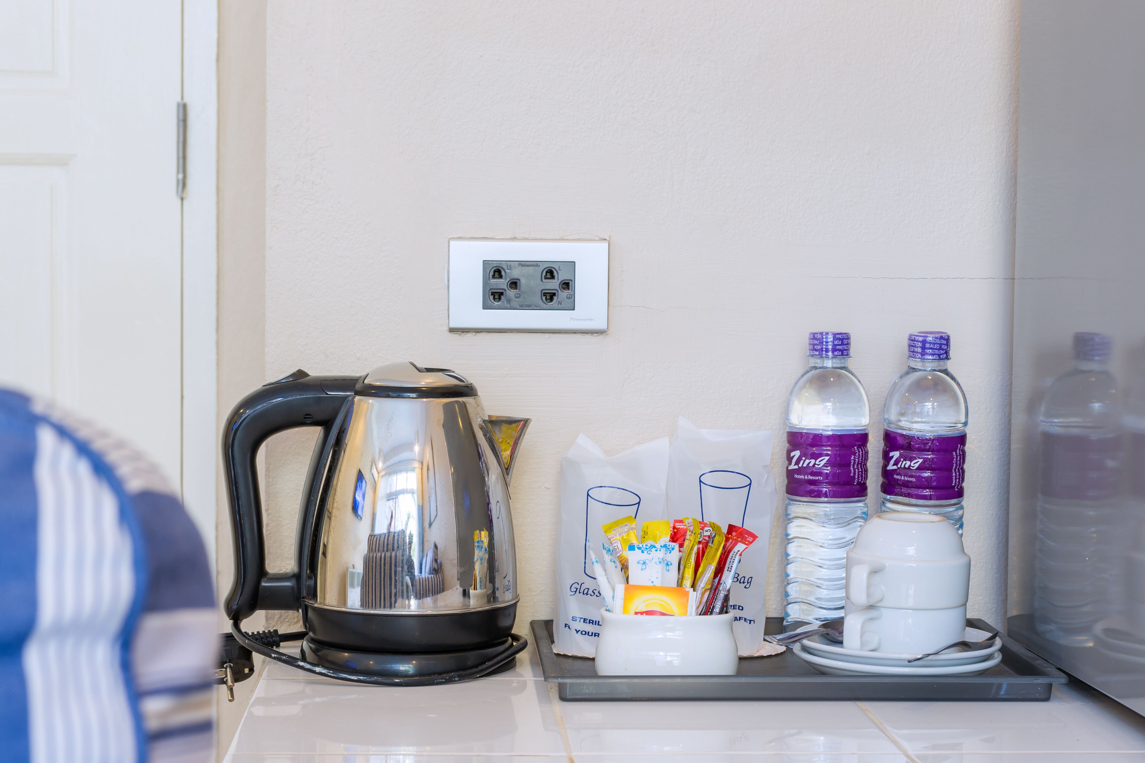 suite, pool view | in-room safe, desk, free wifi