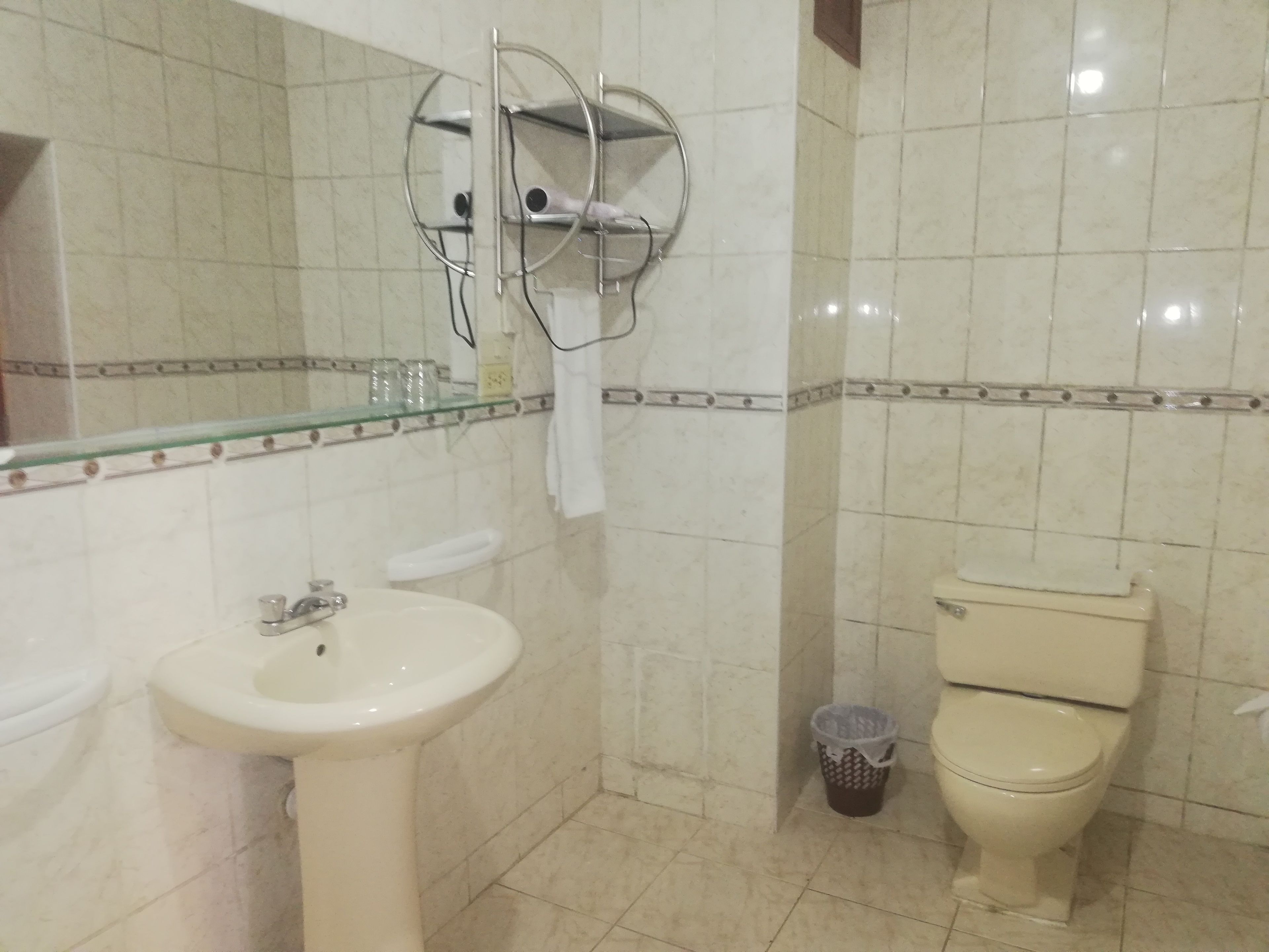 standard triple room, 3 single beds | bathroom | free toiletries, hair dryer, towels