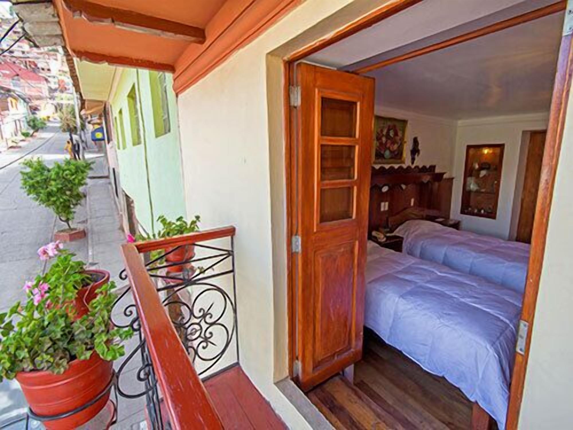 junior suite | in-room safe, desk, free wifi, wheelchair access