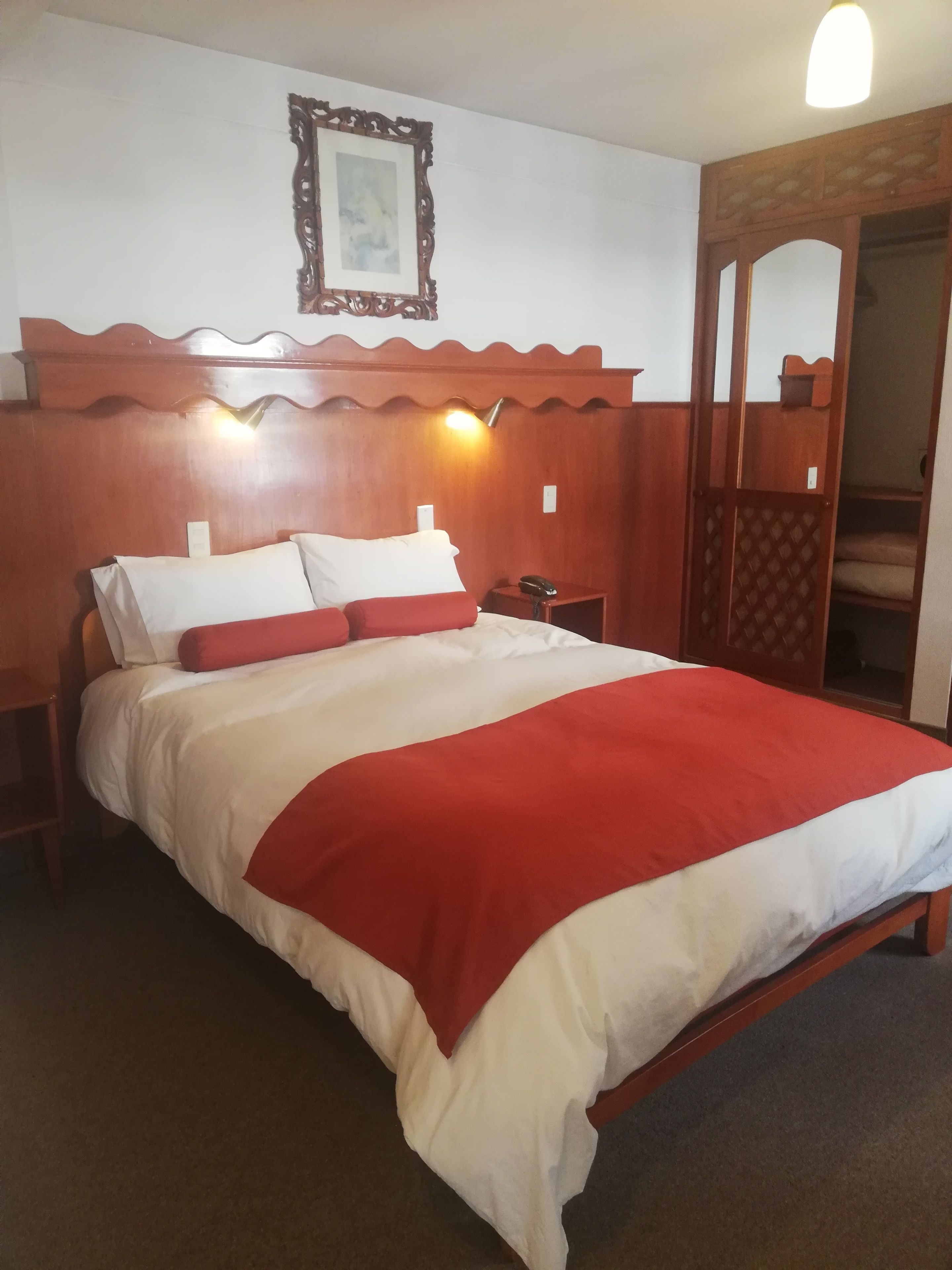 standard double or twin room | in-room safe, desk, free wifi, wheelchair access