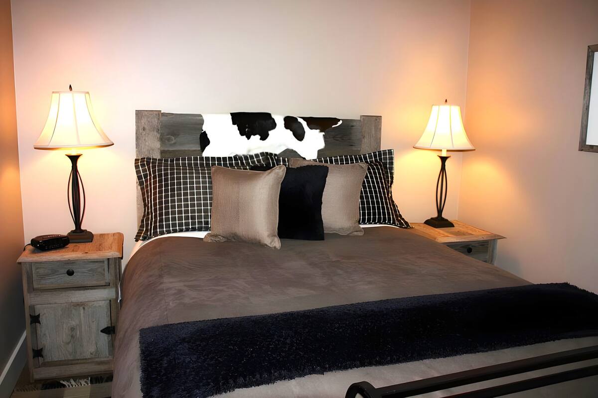 Comfort Cabin, 2 Bedrooms, Hot Tub, Lake View