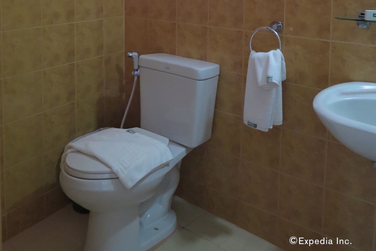 Seprai premium, brankas, meja kerja, dan Wi-Fi gratis