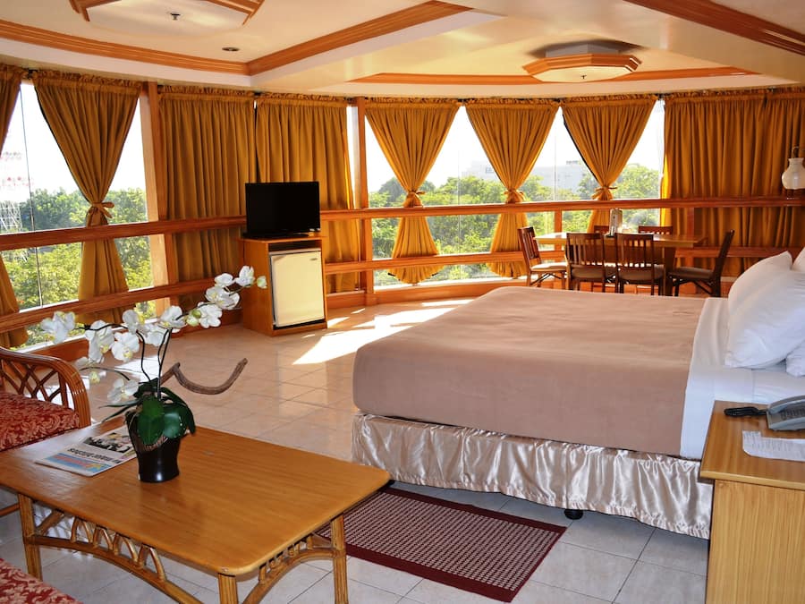 Room | Premium bedding, in-room safe, desk, free WiFi