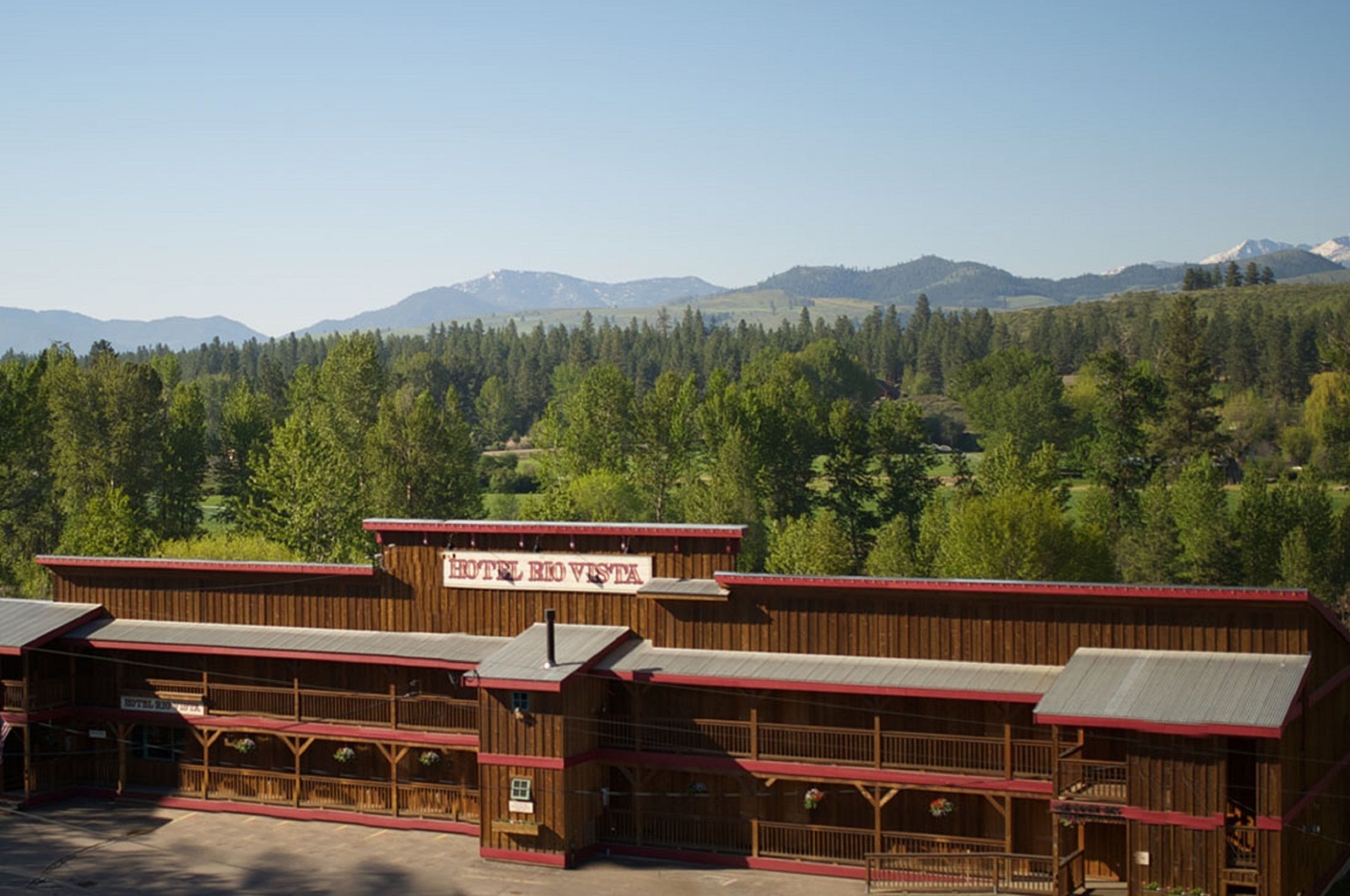 A wooden building with a sign reading "HOTEL BIO VISTA."
