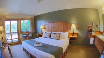 Zimmer, 1 King-Bett, Flussblick | Laptopgeeigneter Arbeitsplatz, Verdunkelungsvorhänge