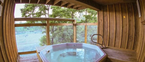 Indoor spa tub