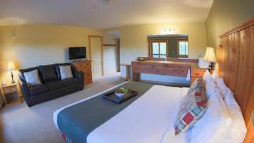 Deluxe-Zimmer, 1 King-Bett und Schlafsofa, Flussblick | Laptopgeeigneter Arbeitsplatz, Verdunkelungsvorhänge