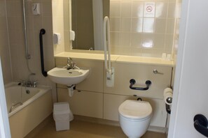 Shower, free toiletries, hair dryer, towels - Redwings Lodge Baldock (Baldock)