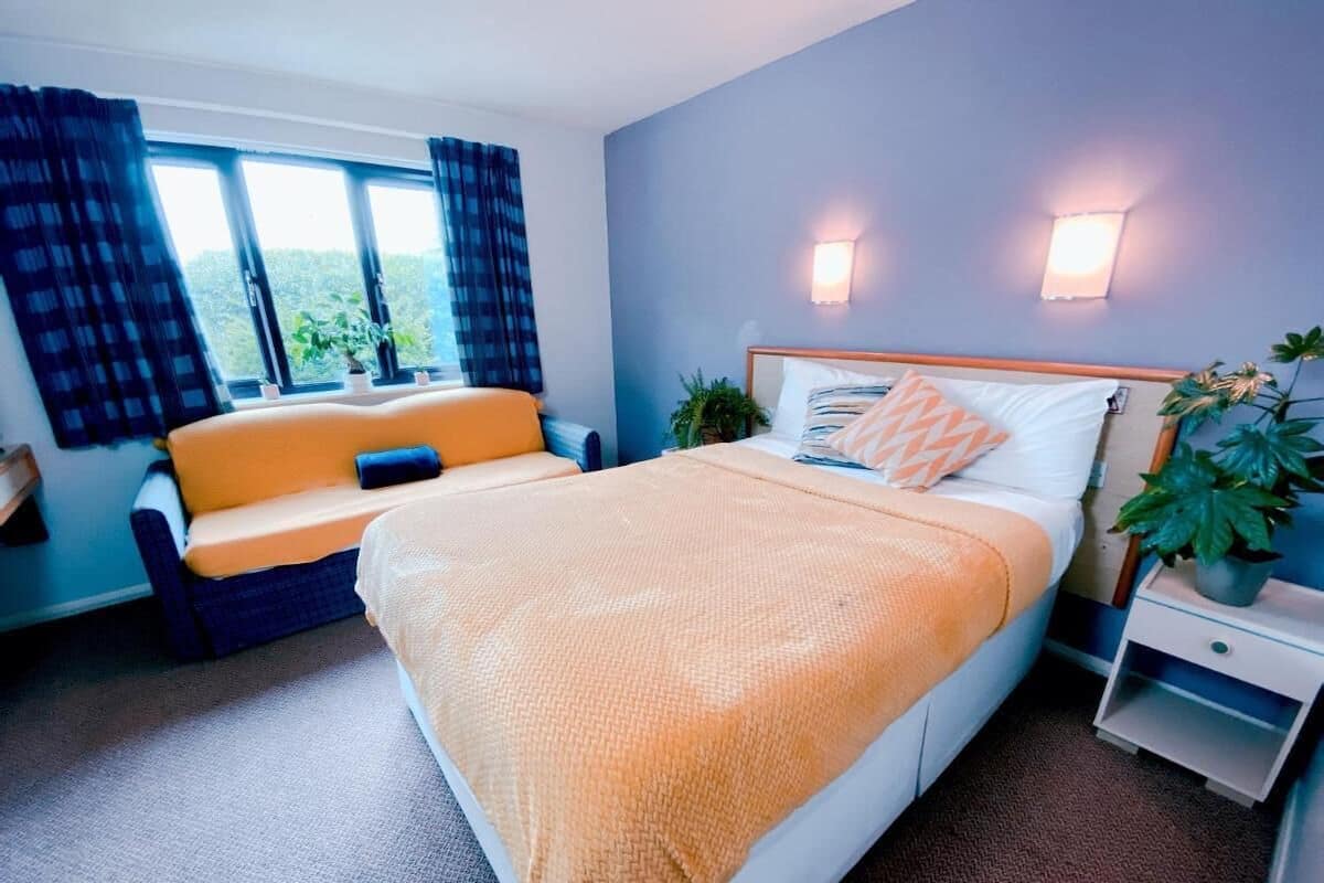 Tweepersoonskamer | Een bureau, gratis wifi, beddengoed, rolstoeltoegankelijk