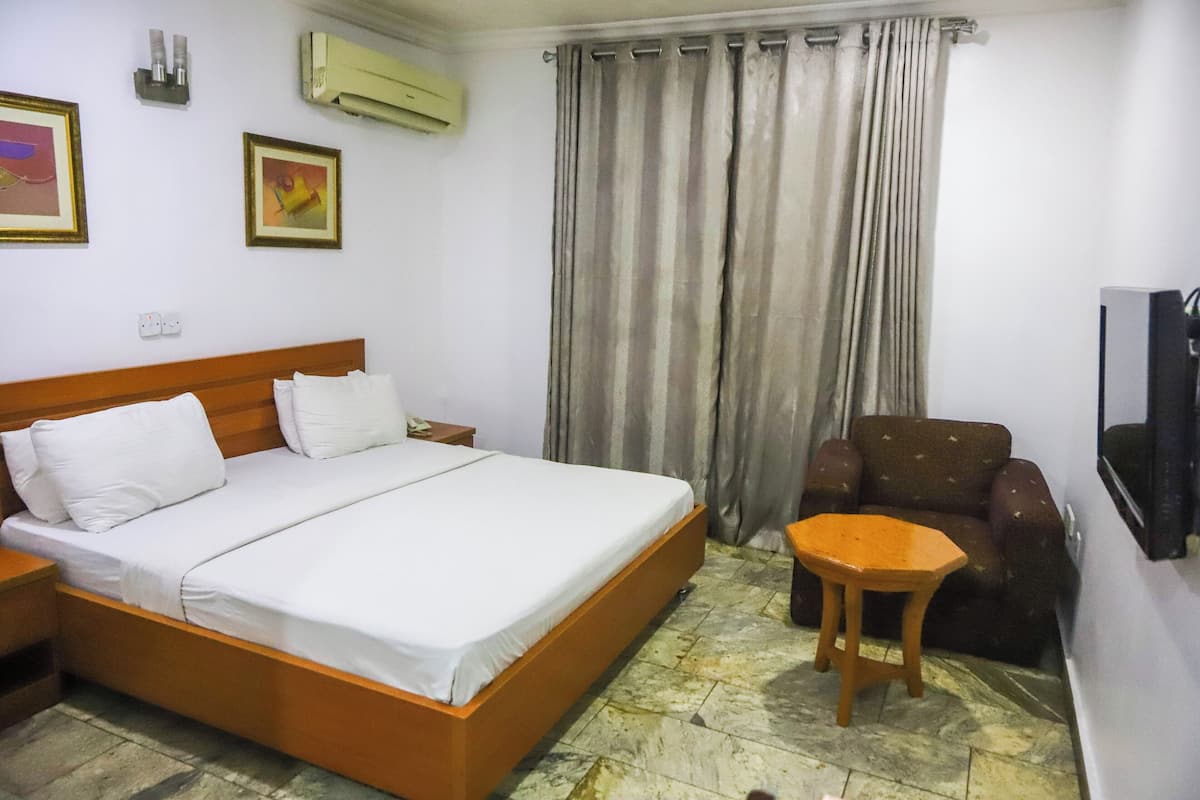 1 bedroom, premium bedding, pillow-top beds, in-room safe