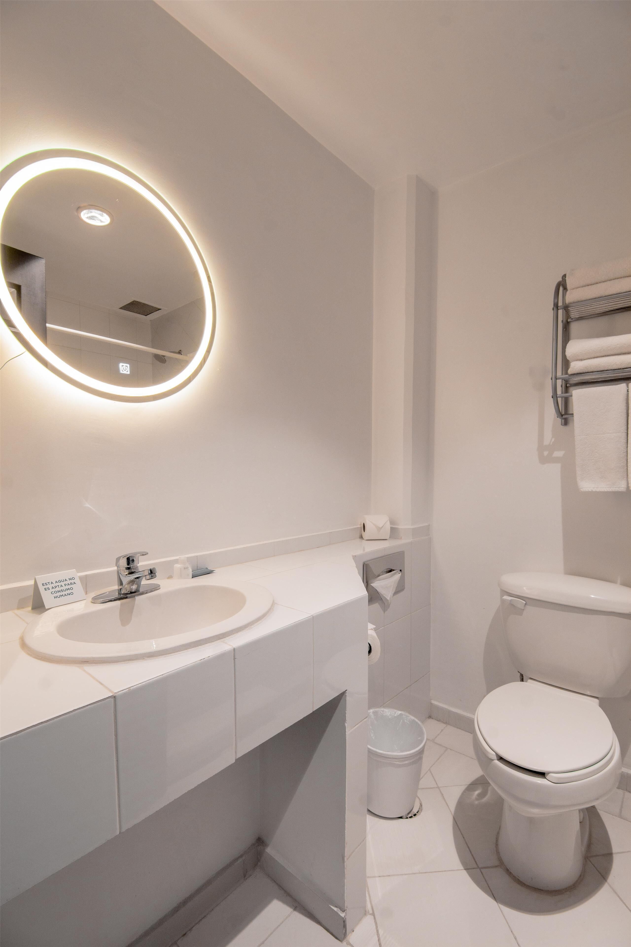 standard room, 1 queen bed, non smoking | bathroom | shower, rainfall showerhead, free toiletries, hair dryer