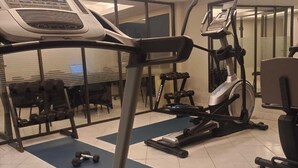 A gym with treadmills, ellipticals, and dumbbells. - Best Western Real Tula Express (Tula de Allende)
