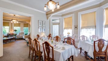 每日供應歐陸早餐 (每人 CAD40)