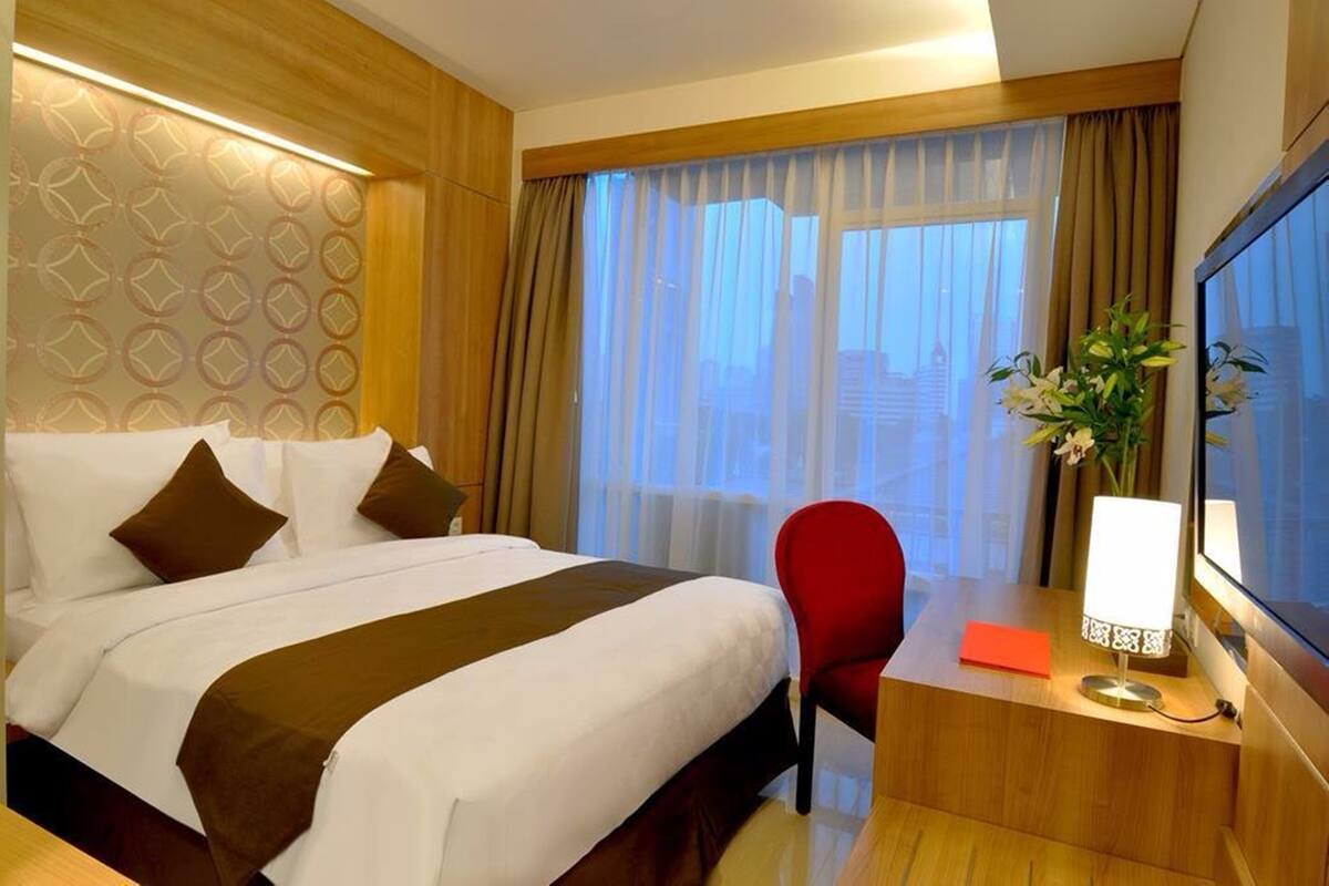 Superior Room | In-room safe, desk, iron/ironing board (on request), WiFi (free)