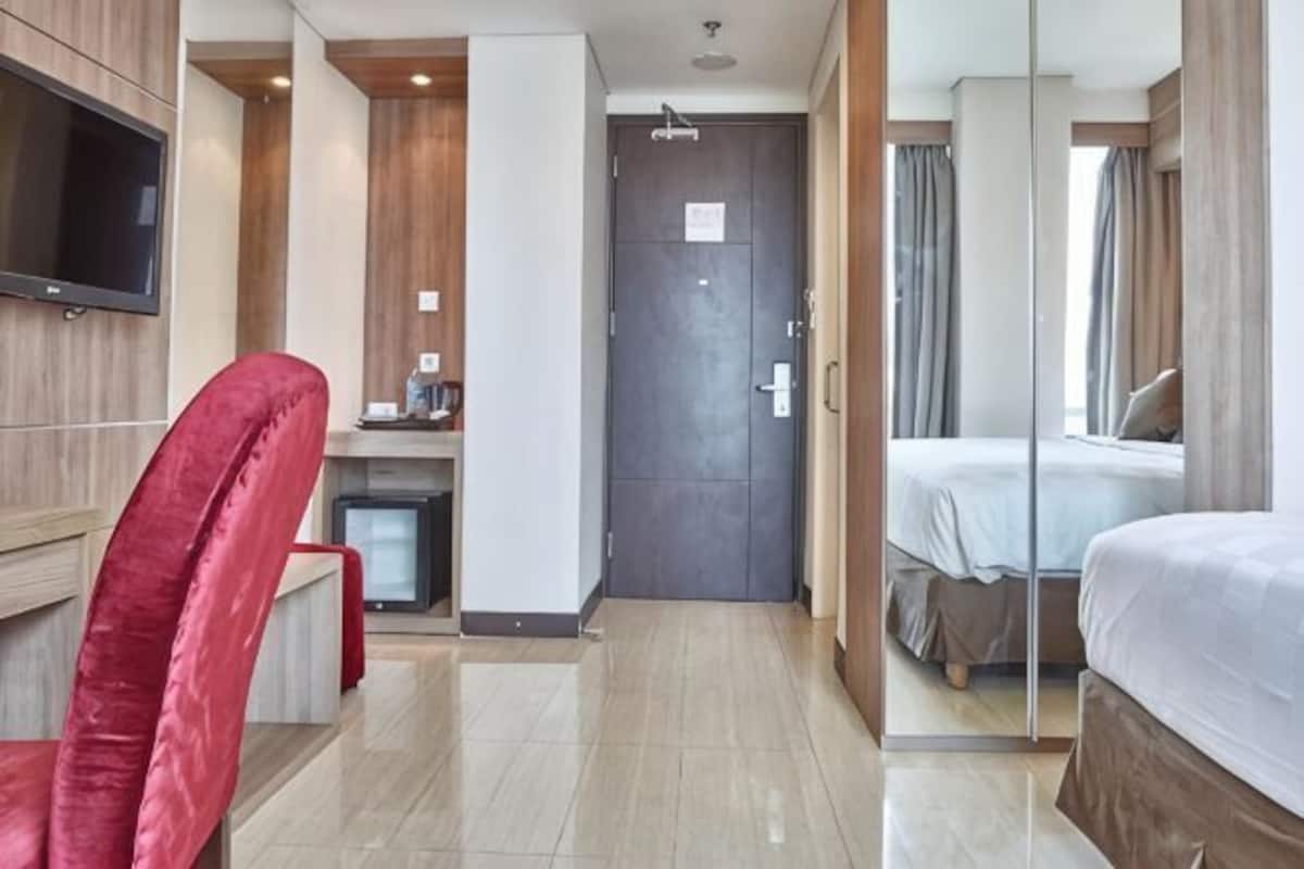 In-room safe, desk, iron/ironing board, free WiFi