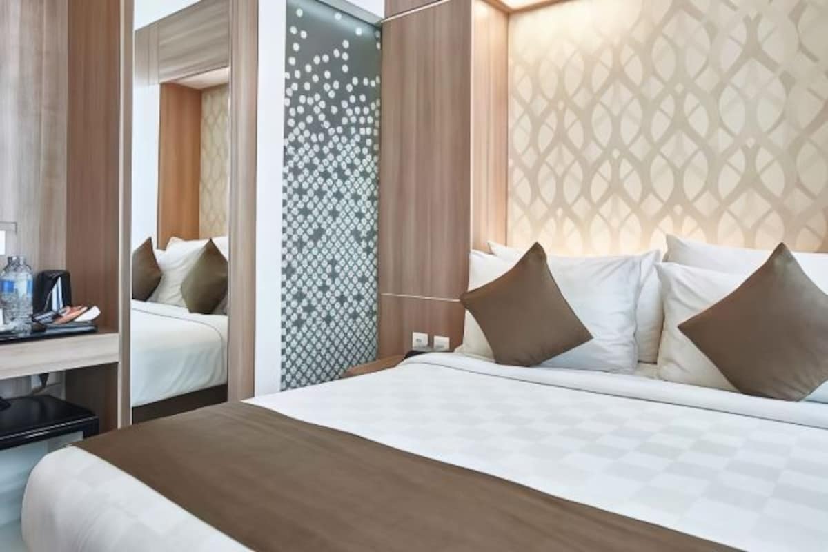 In-room safe, desk, iron/ironing board (on request), free WiFi