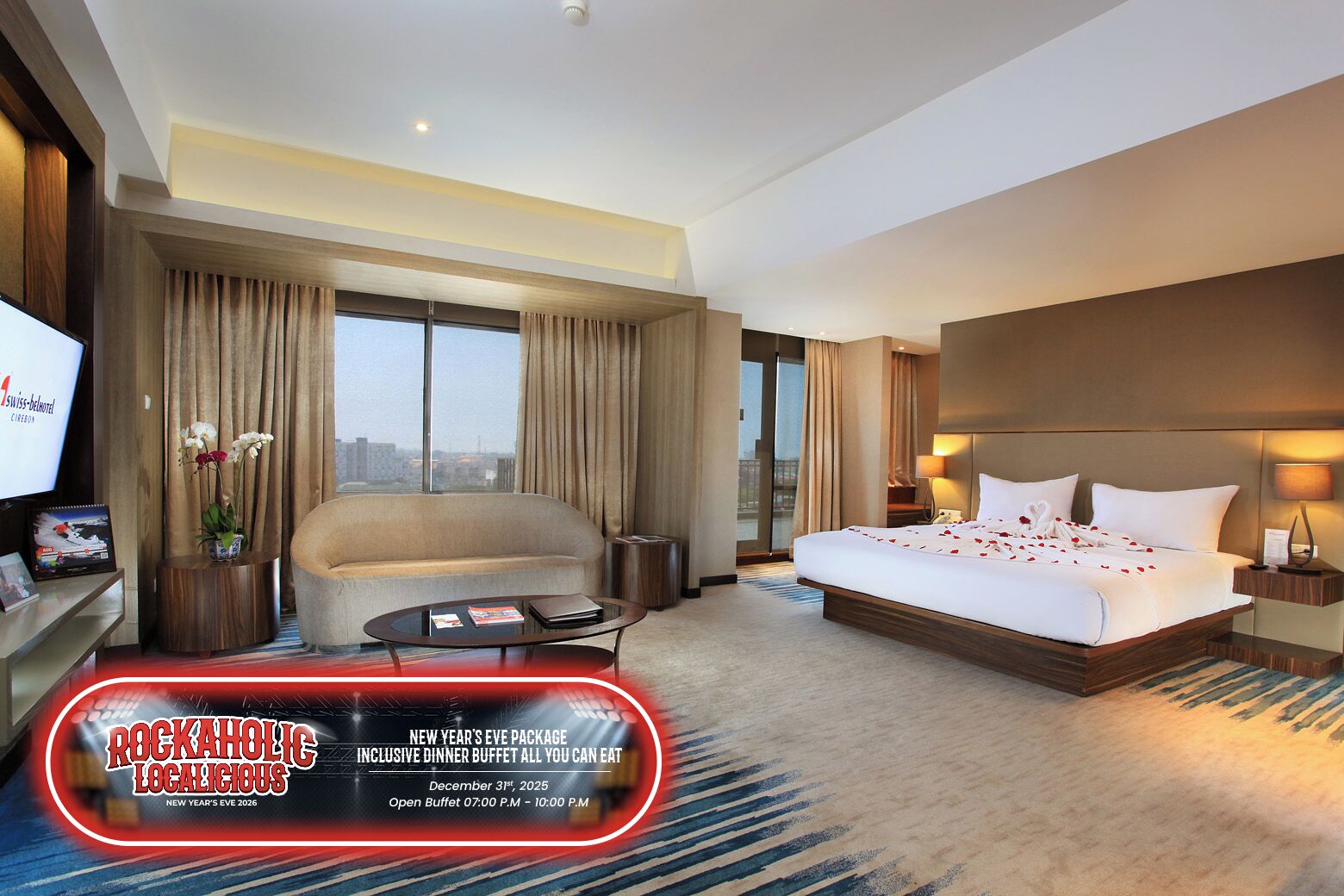 Honeymoon Suite - Smoking Room | Premium bedding, in-room safe, desk, laptop workspace
