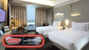 Premium bedding, in-room safe, desk, laptop workspace