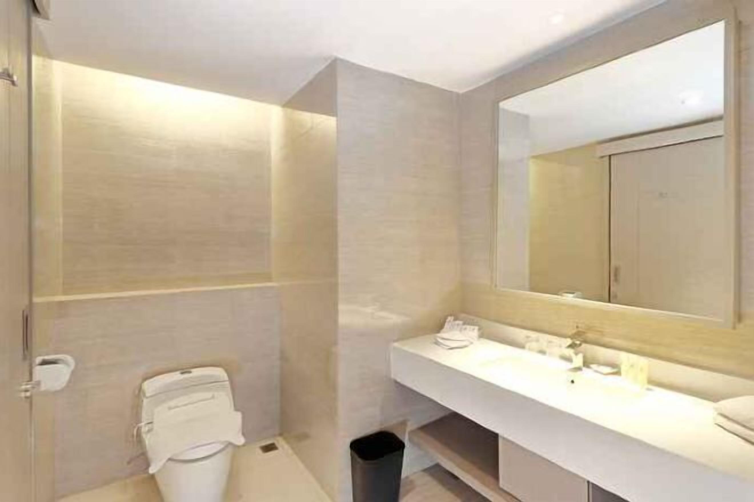 Bathroom | Free toiletries, hair dryer, slippers, bidet