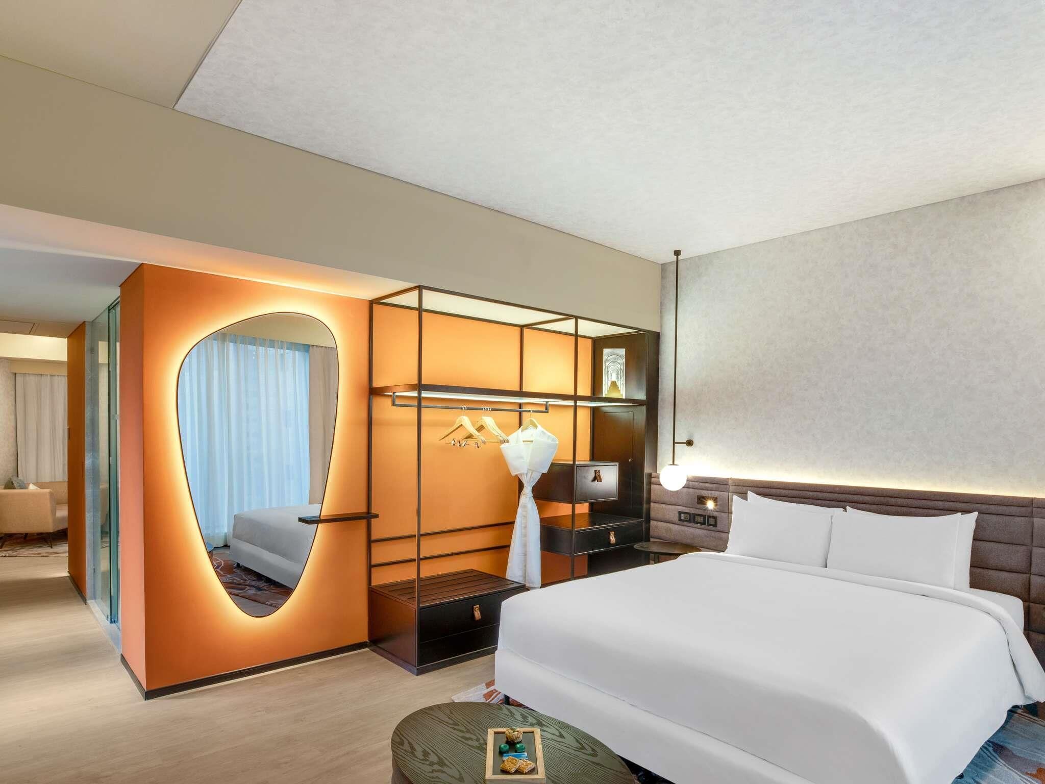 Premium bedding, minibar, in-room safe, desk