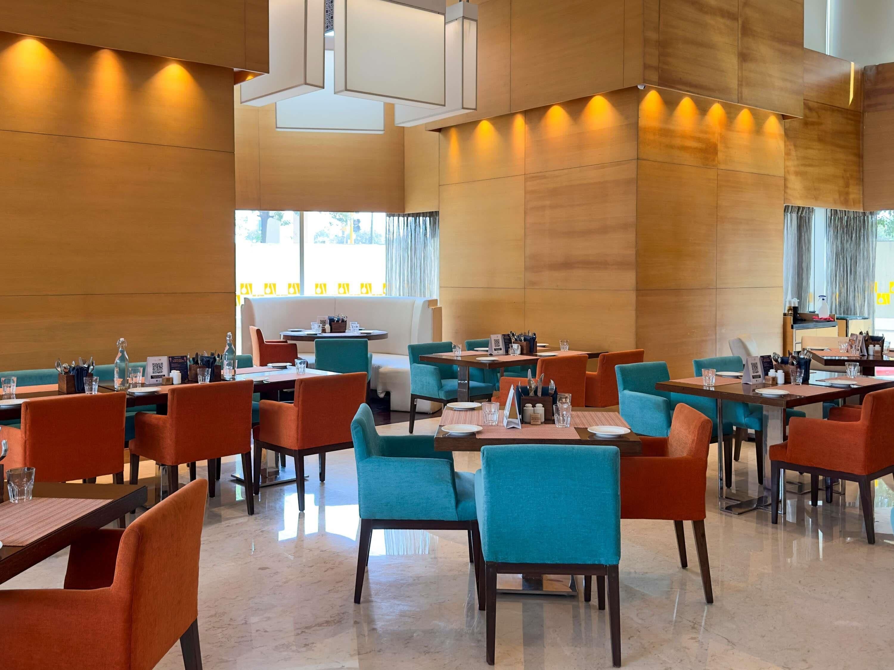 2 restaurants; breakfast, lunch, and dinner served