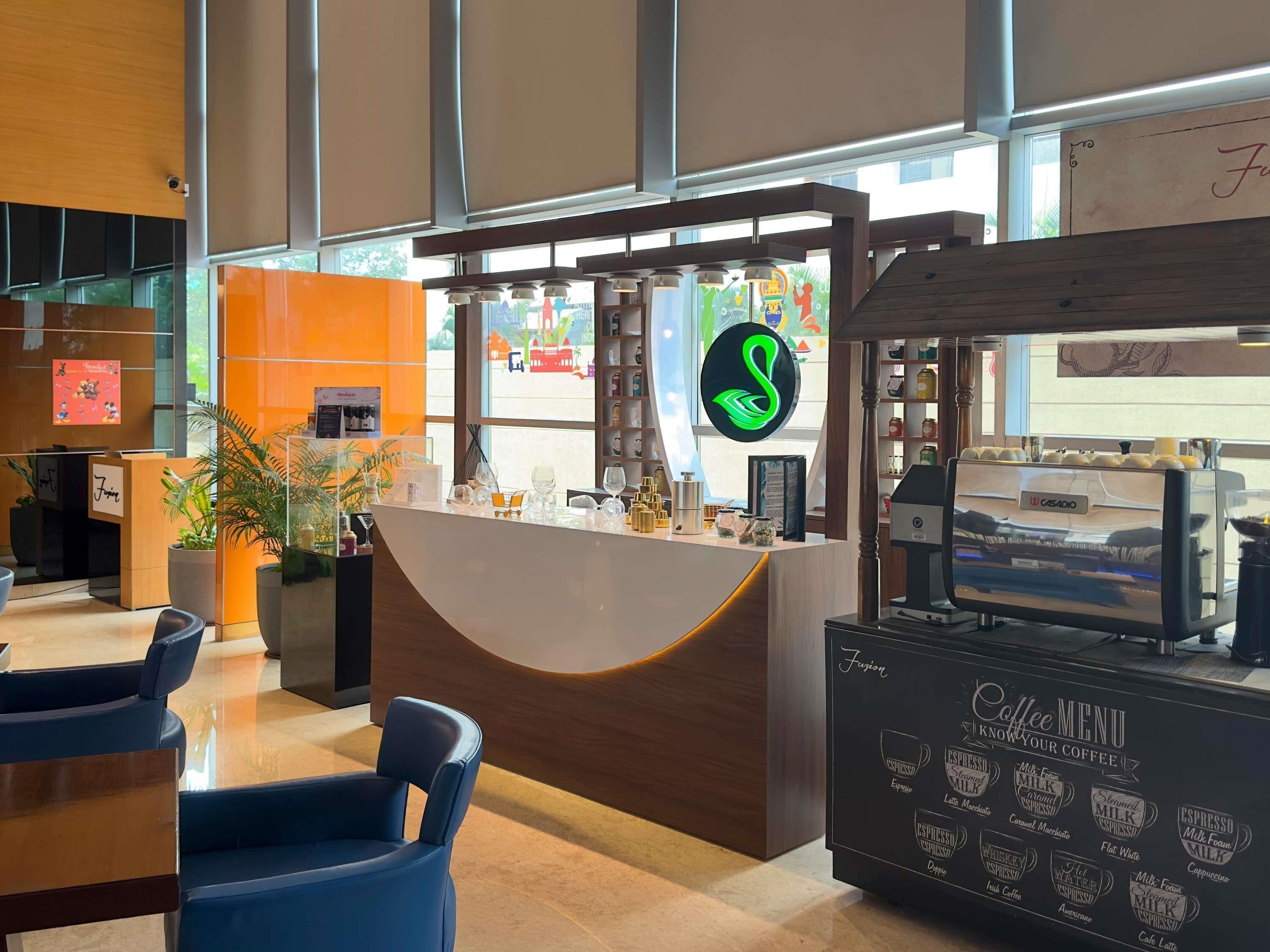 2 restaurants; breakfast, lunch, and dinner served