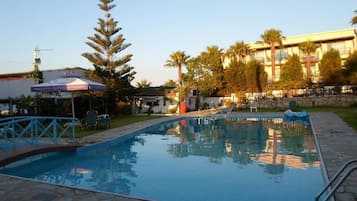Seasonal outdoor pool, pool umbrellas, sun loungers
