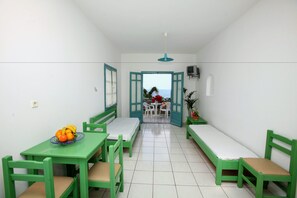 In-room safe, desk, free cots/infant beds, bed sheets - Anatoli Apartments (Hersonissos)