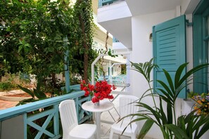 Standard Studio | Terrace/patio - Anatoli Apartments (Hersonissos)