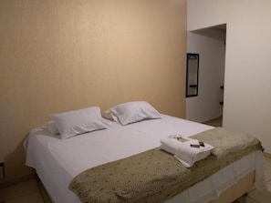 1 soverom, sengetøy av topp kvalitet, minibar og individuelt dekorert