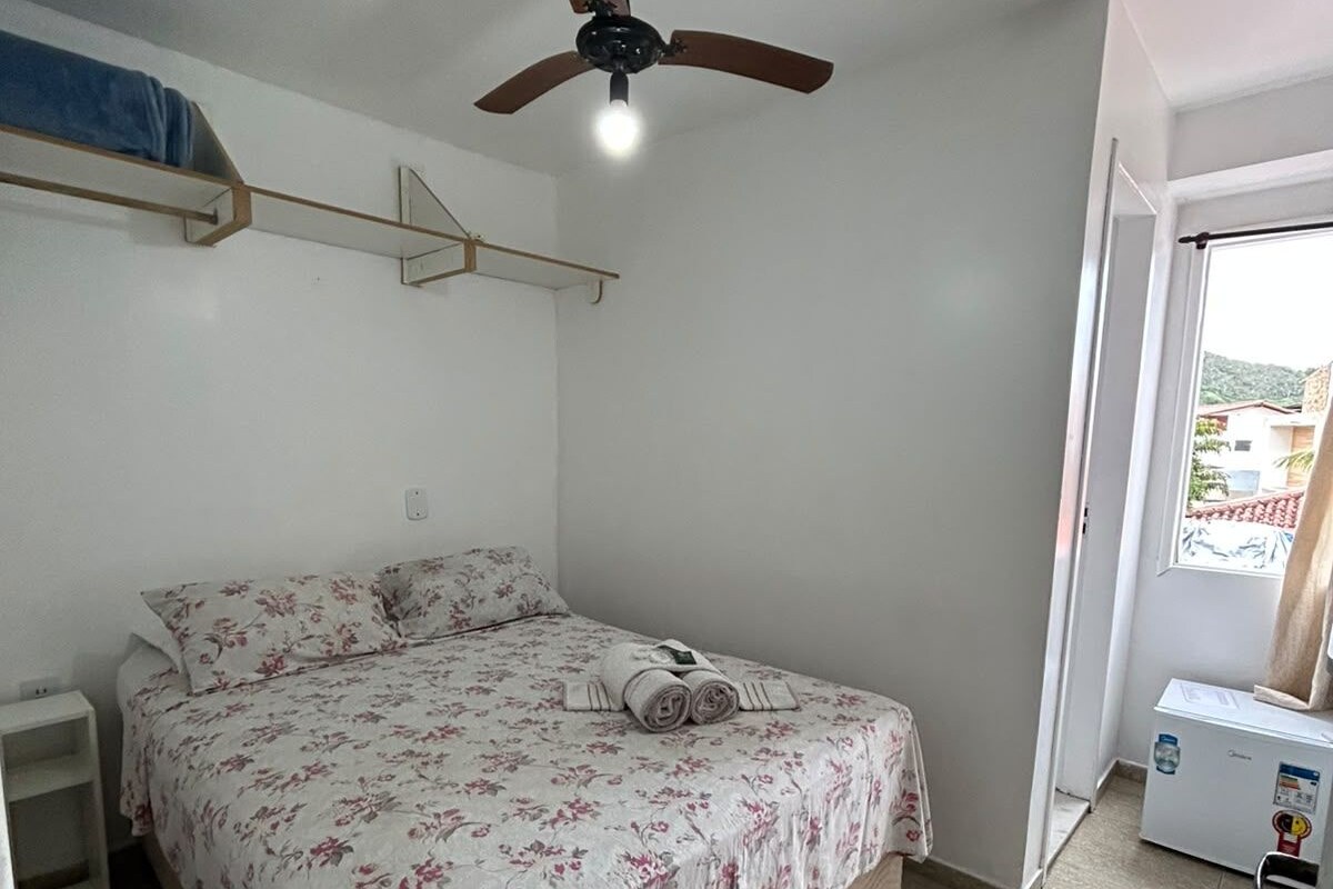 Economy Twin Room | 1 bedroom, premium bedding, minibar, blackout drapes