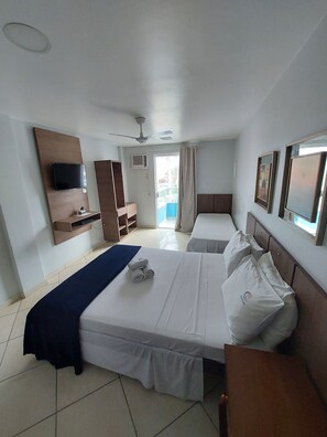Standard Triple Room | Minibar, blackout drapes, soundproofing, free WiFi - Pousada Fernandes (Arraial do Cabo)