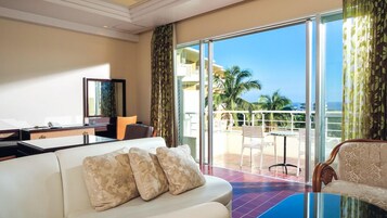 Premium Twin Room | Minibar, in-room safe, individually furnished, desk