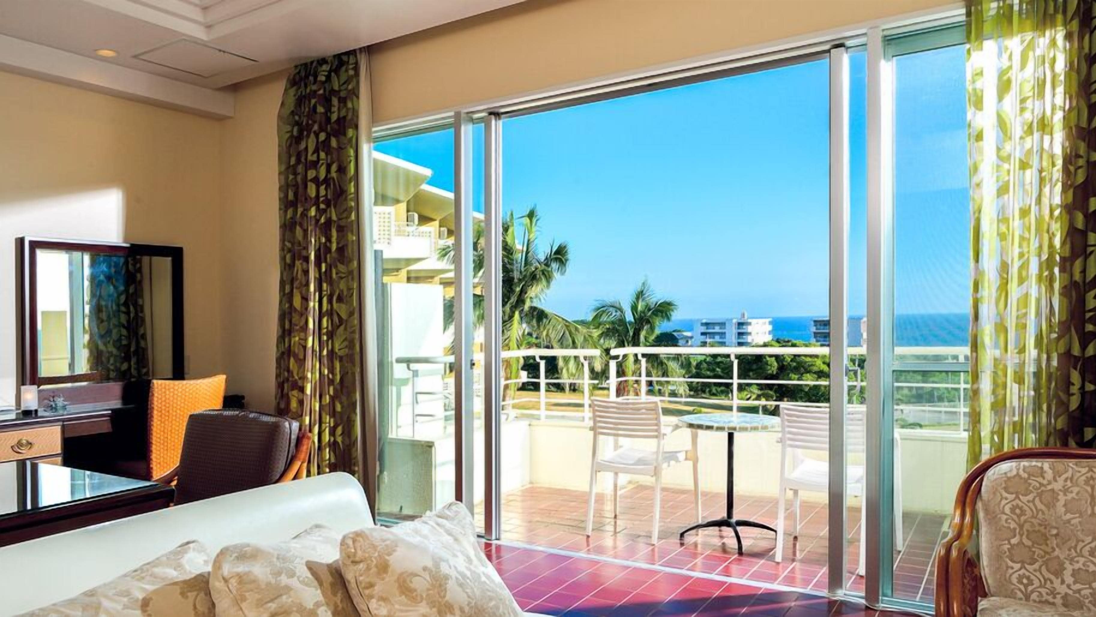 premium twin room | 1 bedroom, minibar, in-room safe, individually furnished