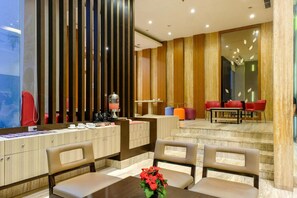 Lobby - Almadera Hotel Makassar (Makassar)
