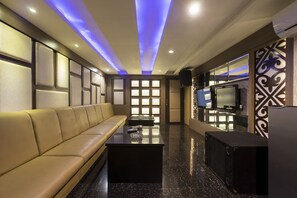 Karaoke room - Almadera Hotel Makassar (Makassar)