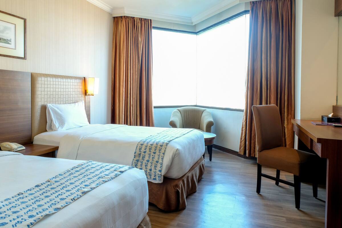 Premium bedding, minibar, in-room safe, desk