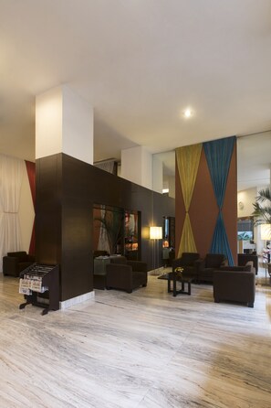 Lobby - Almadera Hotel Makassar (Makassar)