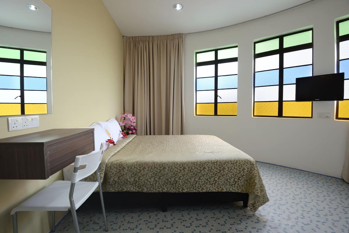 Double Room With 01 Queen Bed | Desk, iron/ironing board, free WiFi