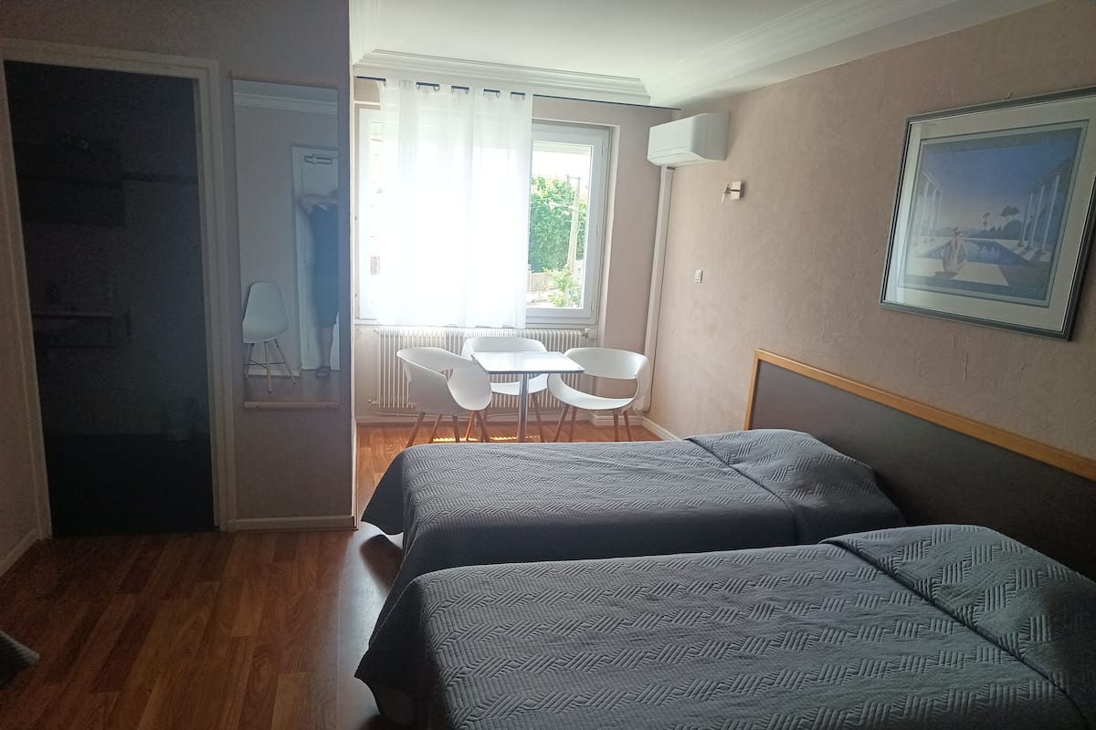 Superior Quadruple Room | Desk, iron/ironing board, free WiFi, bed sheets