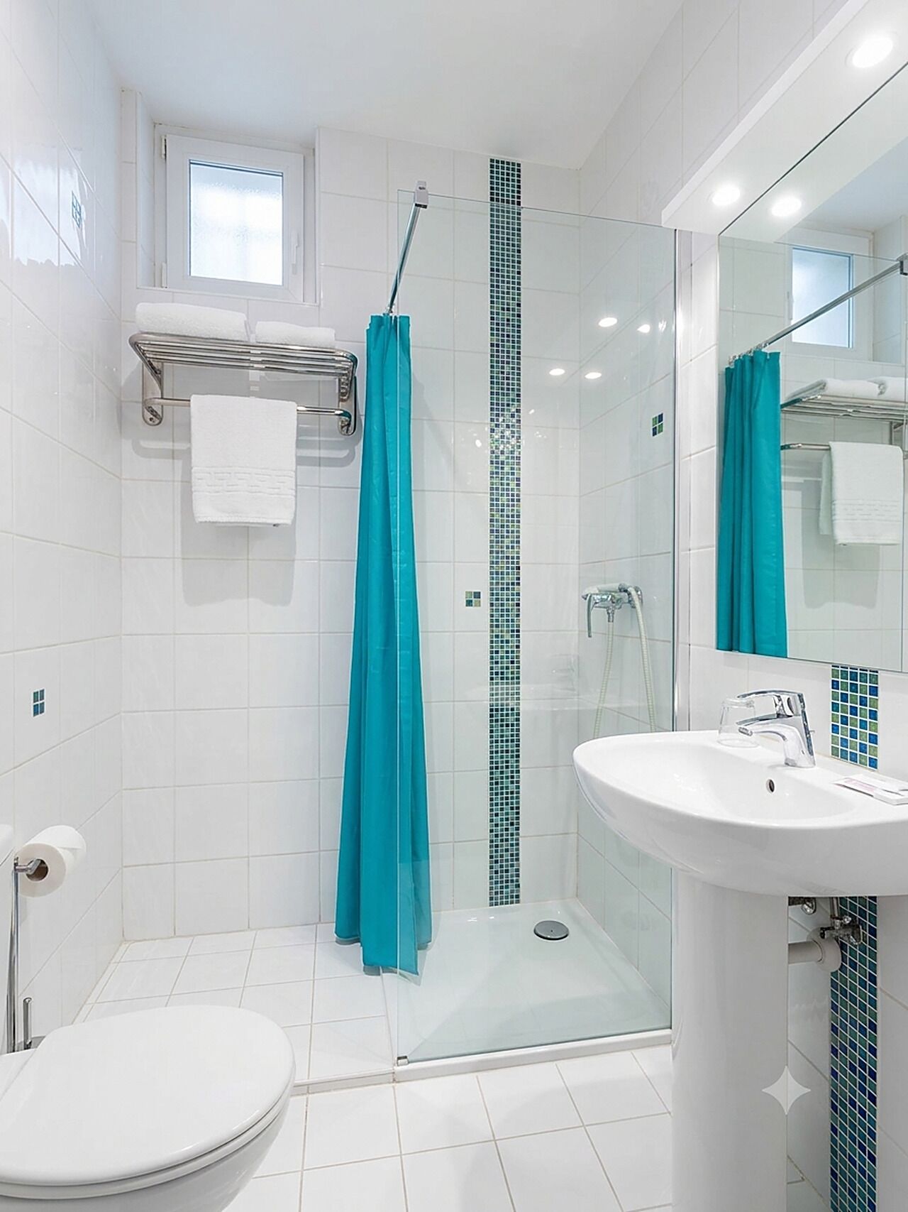 Shower, perlengkapan kamar mandi ramah lingkungan,  dan handuk