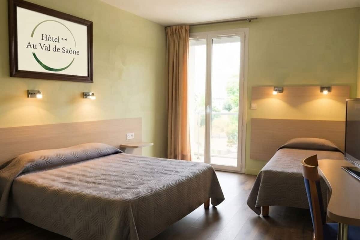Superior Triple Room | Premium bedding, iron/ironing board (on request), WiFi (free)