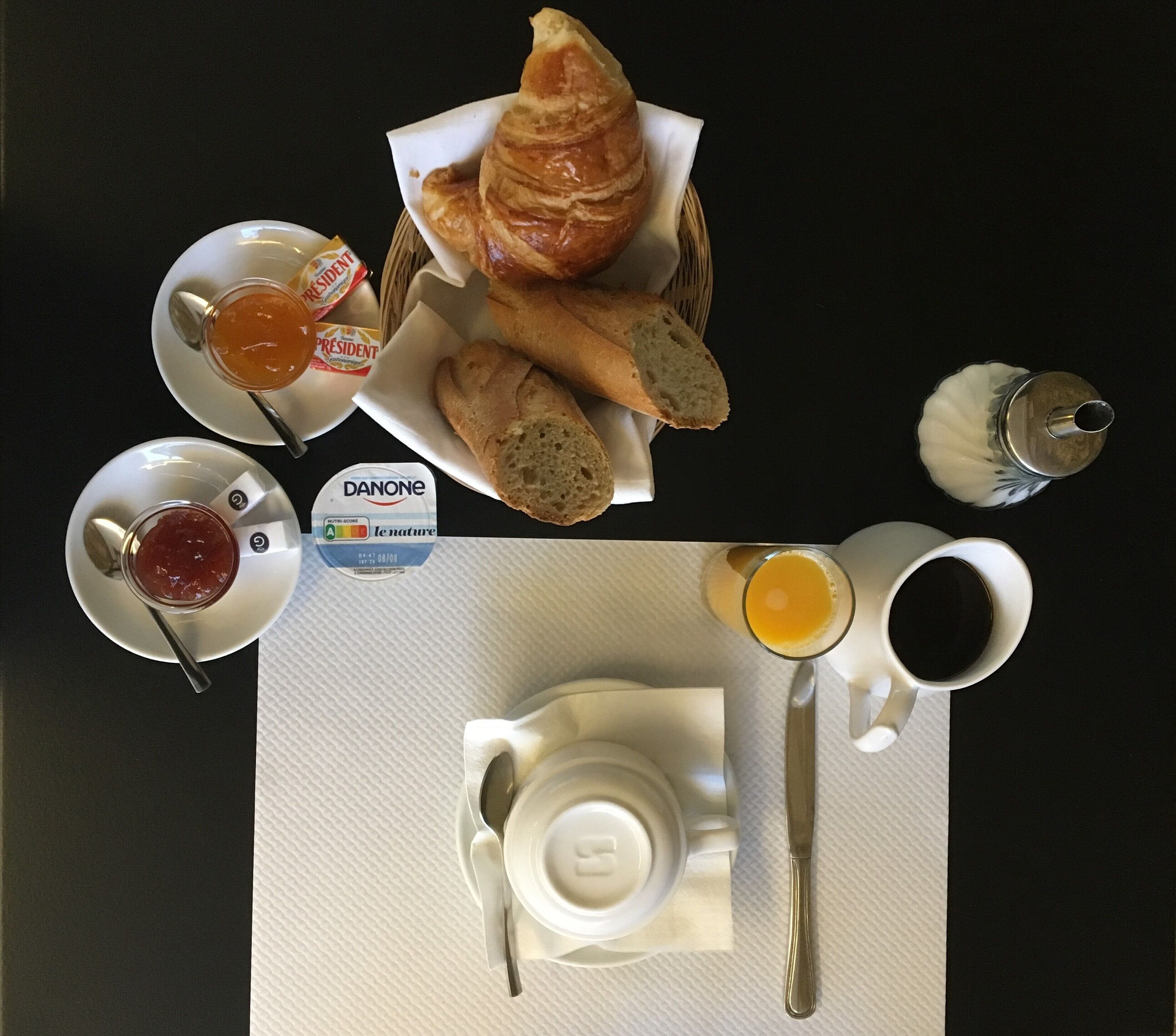 daily continental breakfast (eur 8 per person)