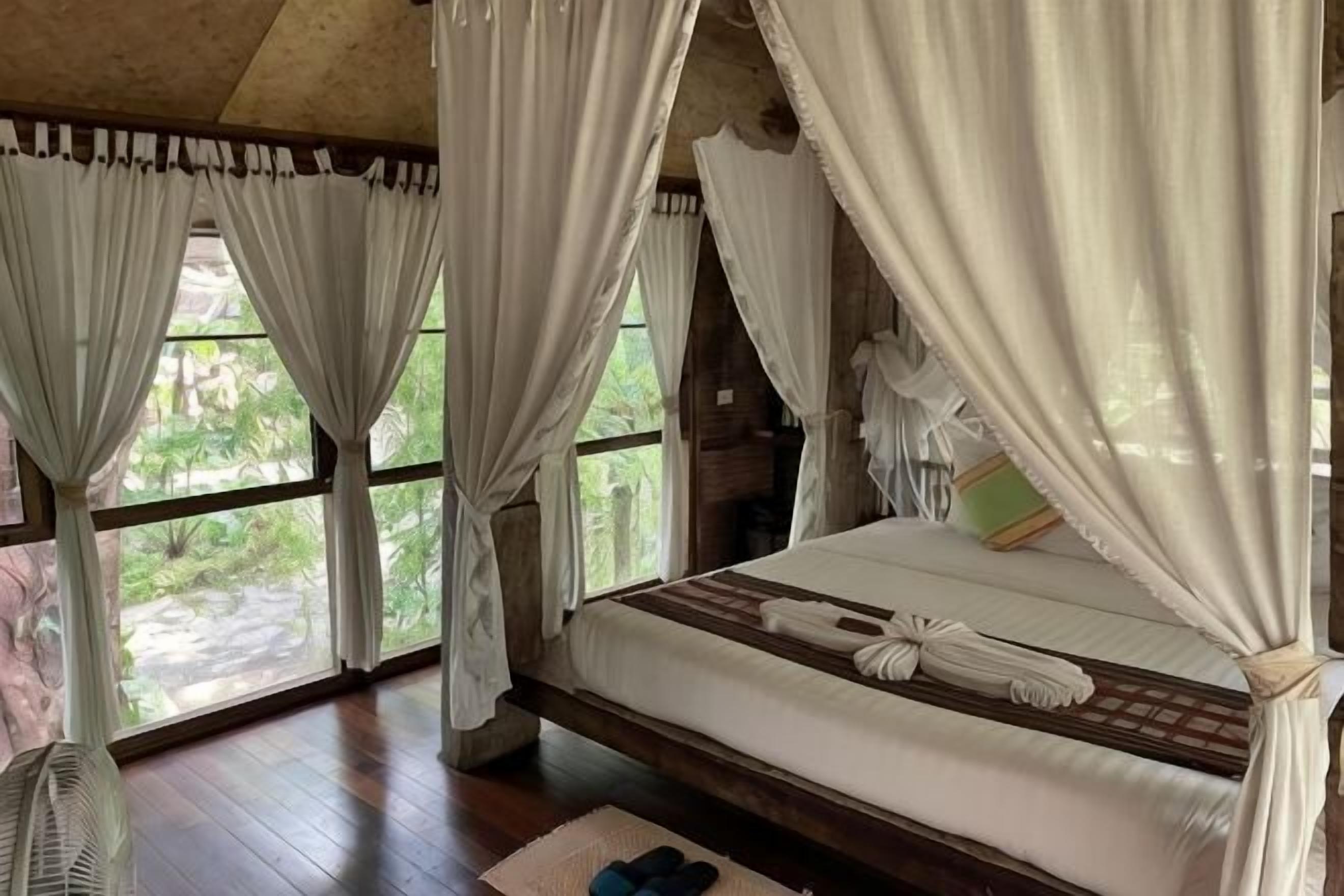 Iron/ironing board, rollaway beds, free WiFi, bed sheets