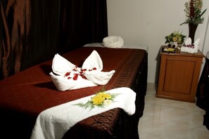 Body treatments, aromatherapy, hot stone massages, Thai massages - Naruncha Green House (Chiang Mai)
