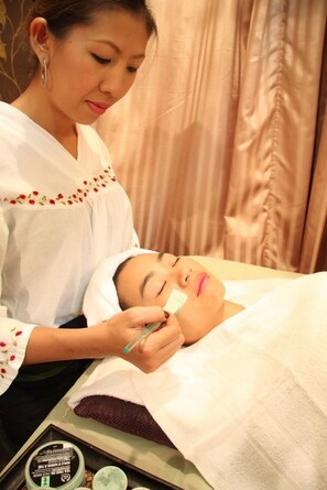 Trị liệu toàn thân, liệu pháp hương thơm, massage đá nóng, massage Thái 