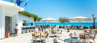 Xenios Dolphin Beach Hotel