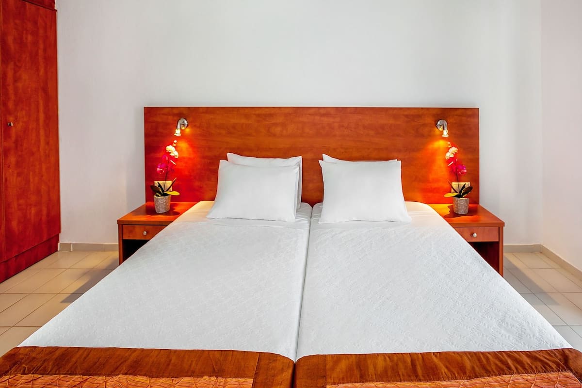 Soundproofing, free cots/infant beds